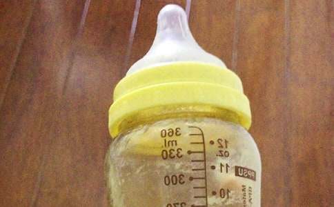 您给宝宝的奶瓶选对了吗？安全又舒适，就是这么简单！