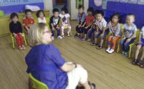 《快乐小鸭》幼儿园小班音乐教案
